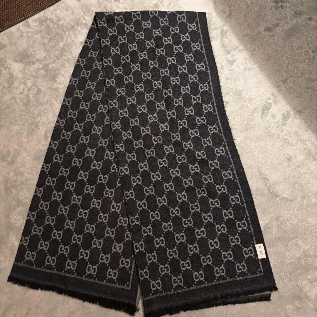 GUCCI ダークグレー ロゴマフラー　ショール