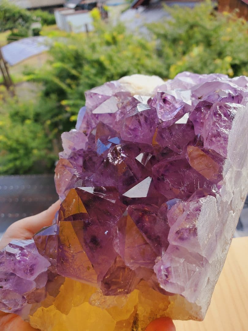 照りと輝きが凄い！約2キロ以上！ウルグアイ産 アメジスト原石