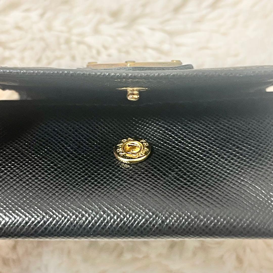 【極美品】PRADA プラダ　小銭入れ　ケース　黒　ゴールド　正規品