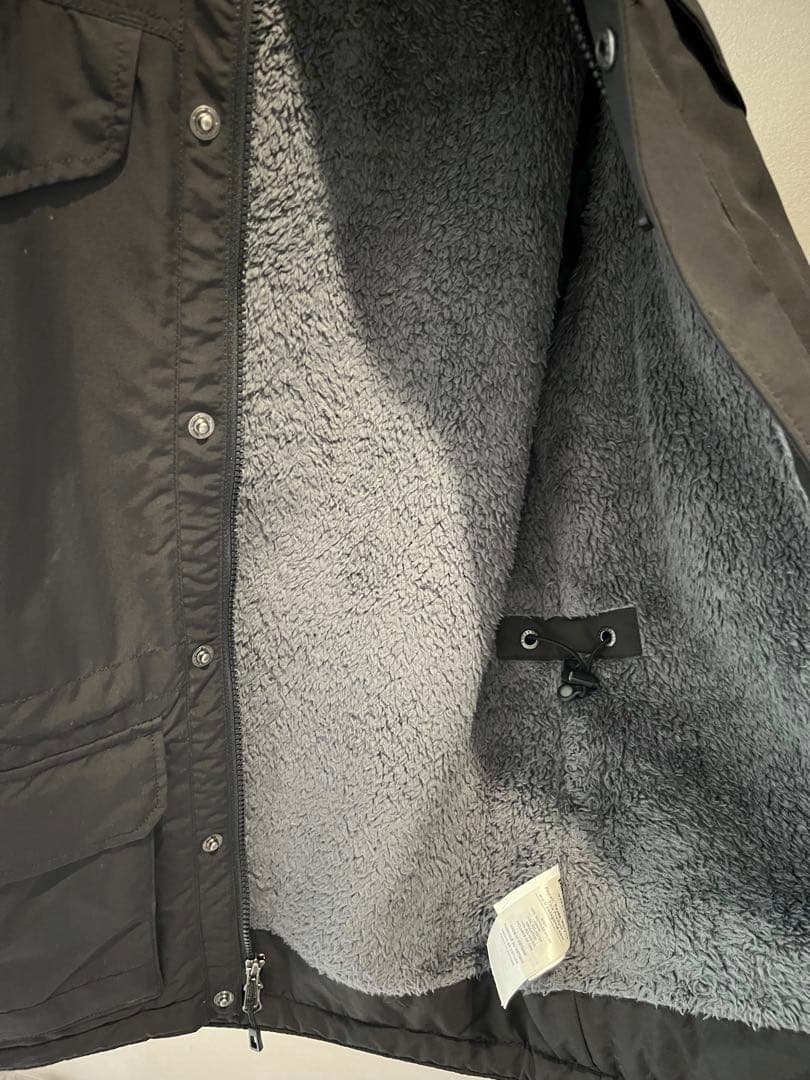 Patagonia ブラック イスマスパーカ