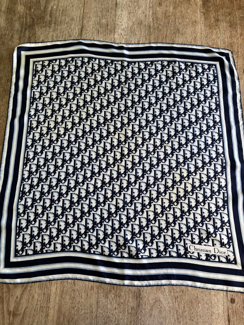 クリスチャンディオールスカーフ