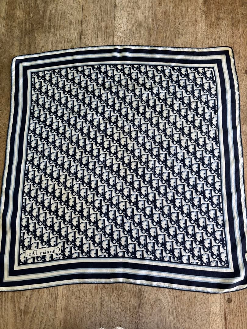 クリスチャンディオールスカーフ