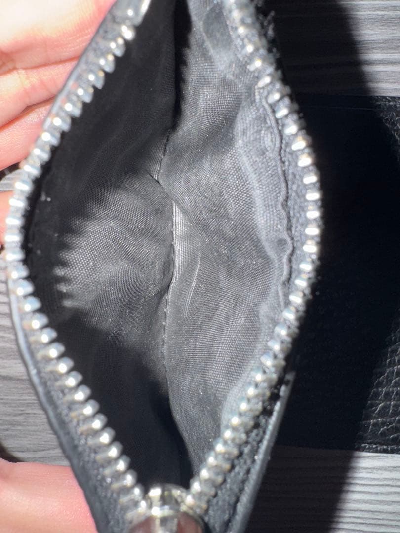 黒いレザー三つ折り財布