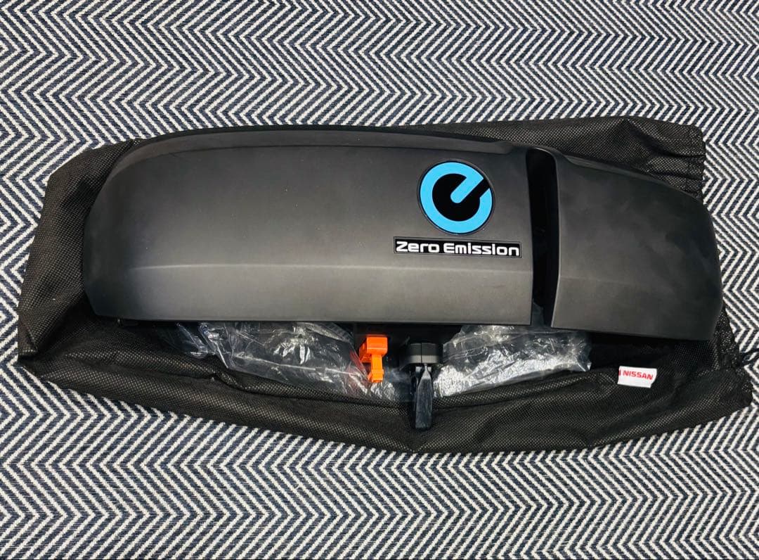 日産リーフ現行型充電ポートカバー
