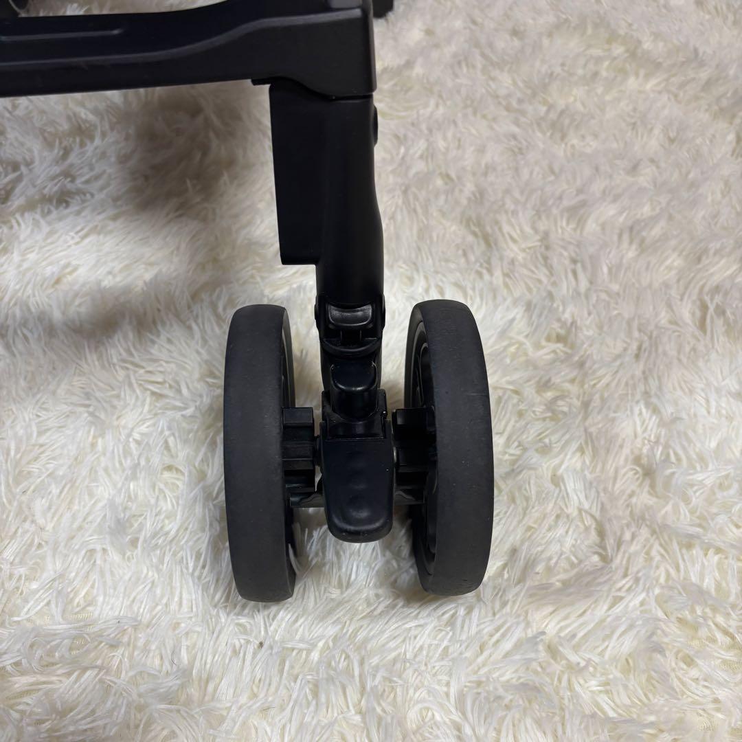 【極美品】　Aprica 　ラクーナ ソファークッション　オート4輪　両対面式