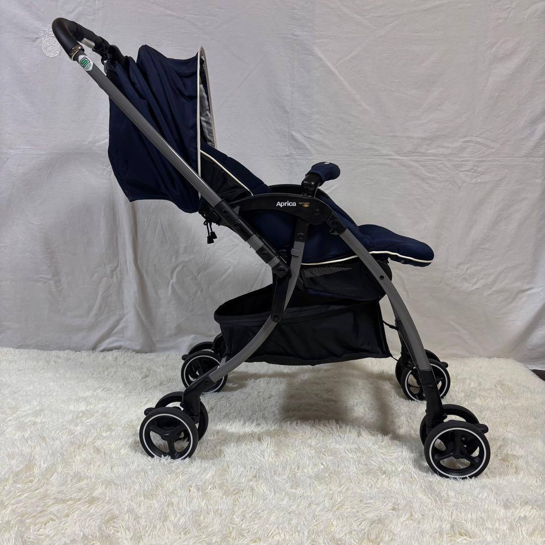 【極美品】　Aprica 　ラクーナ ソファークッション　オート4輪　両対面式