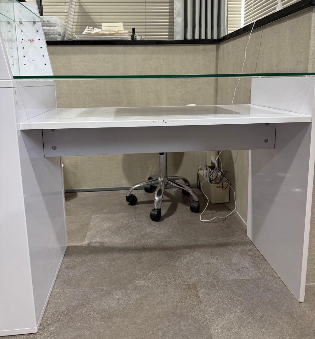 【最終値下げ！ネイルテーブル】【２月中旬発送】ホワイトデスク UVランプ収納