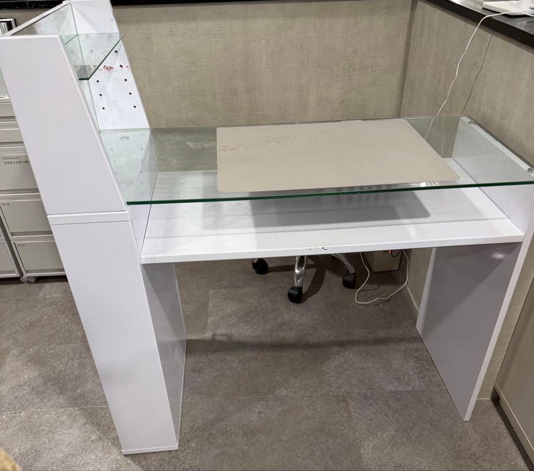 【最終値下げ！ネイルテーブル】【２月中旬発送】ホワイトデスク UVランプ収納