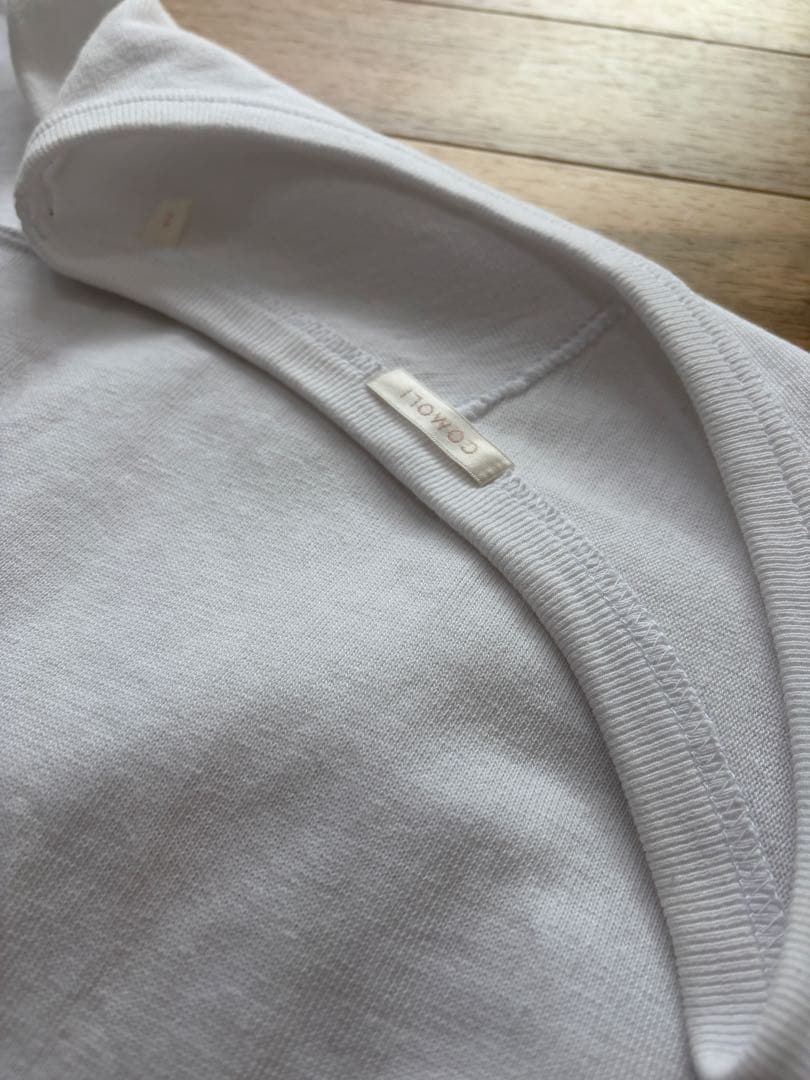 試着のみ　美品　22ss COMOLIコモリ　フットボールt ホワイト　サイズ2