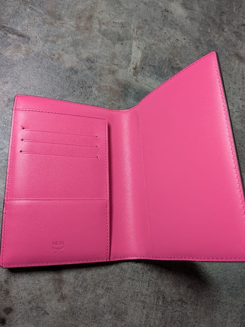 ポコMCM 　 パスポートケースオレンジ　モノグラム