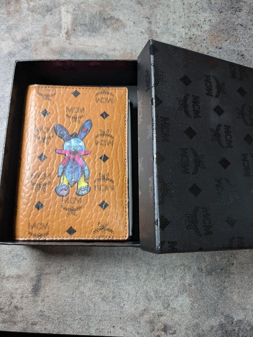 ポコMCM 　 パスポートケースオレンジ　モノグラム
