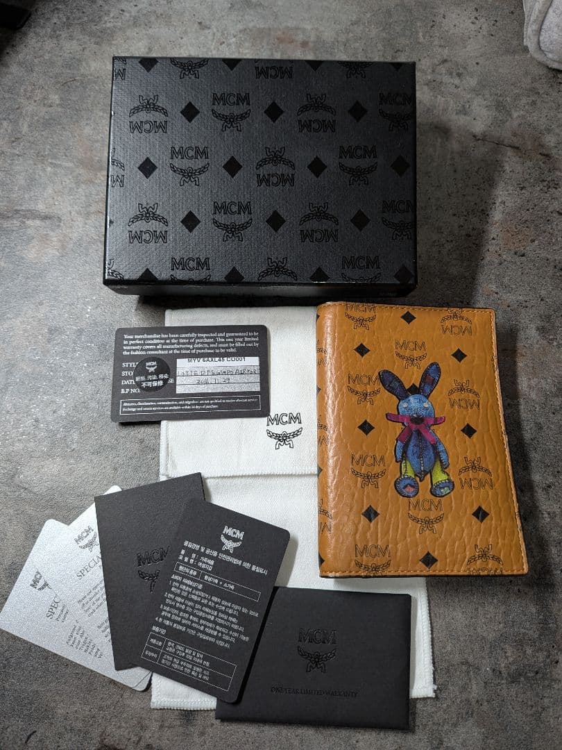 ポコMCM 　 パスポートケースオレンジ　モノグラム