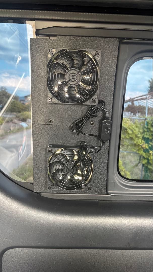 ハイエース 換気扇 ４型 〜 2連 『運転席側』 防虫ネット バッテリー置き付