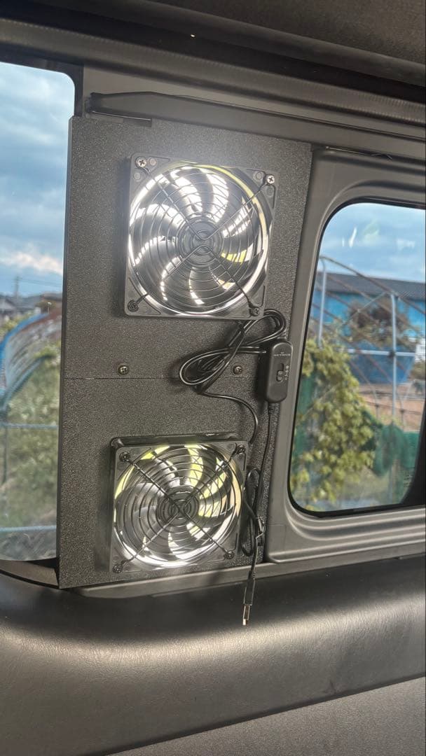 ハイエース 換気扇 ４型 〜 2連 『運転席側』 防虫ネット バッテリー置き付