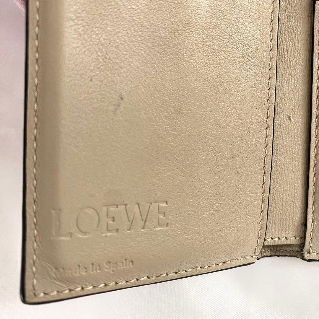 ‪LOEWE ロエベ 三つ折り財布 トライフィールド ローズマリー