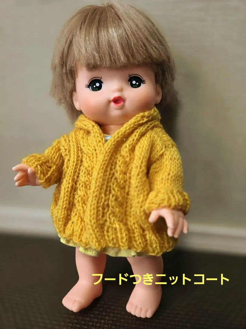 ポートフォリオ(^^)幼児向け人形☆フード付きニットコート☆001