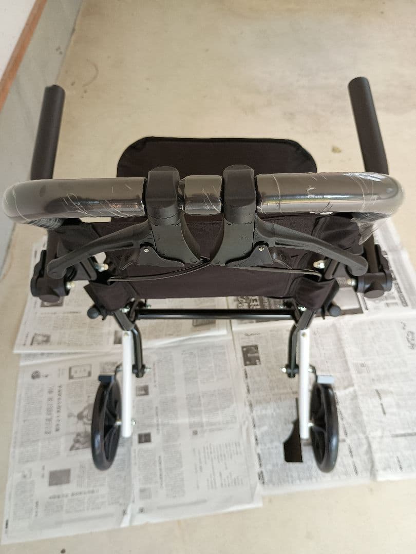 介助式車椅子　折りたたみタイプ