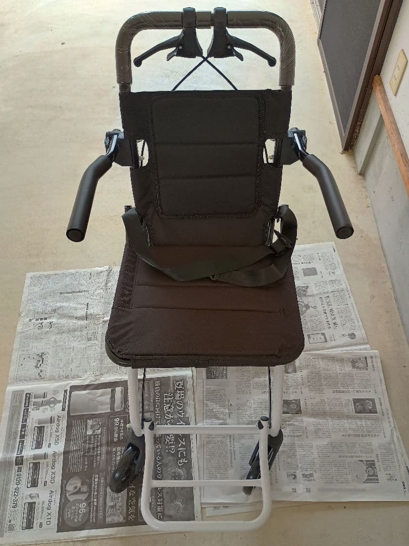 介助式車椅子　折りたたみタイプ