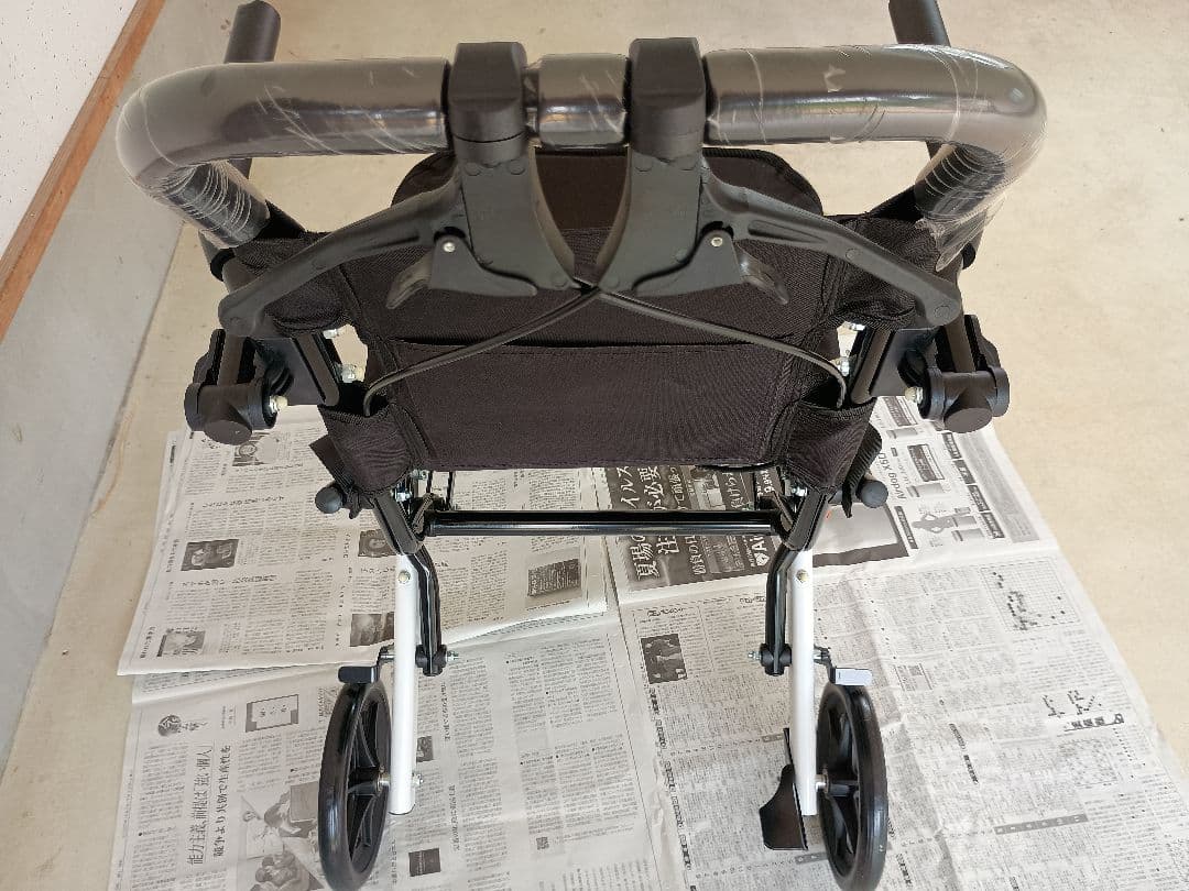 介助式車椅子　折りたたみタイプ