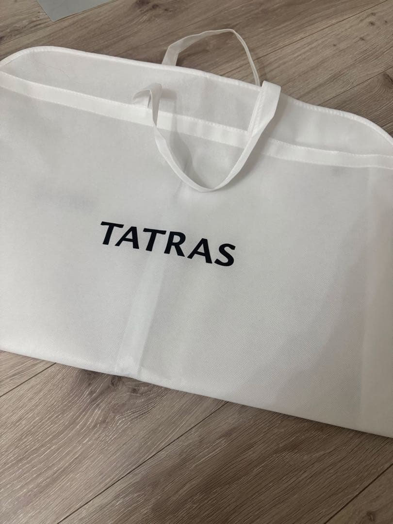 やまTATRAS タトラス VARENA ヴァレナ ダウン ブラック 01