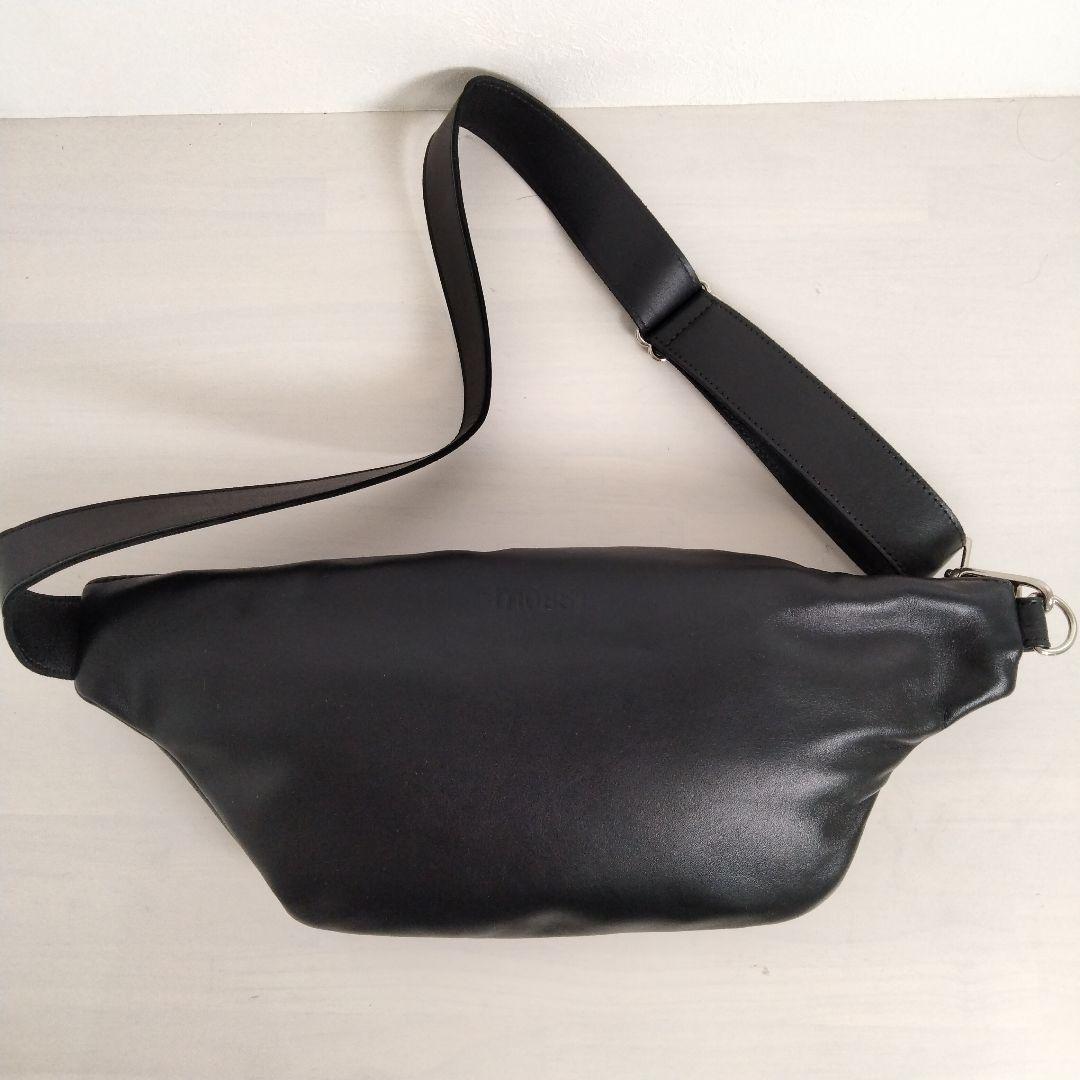 希少 m0851 ボディバッグ ショルダーバッグ ロゴ刻印 レザー ブラック