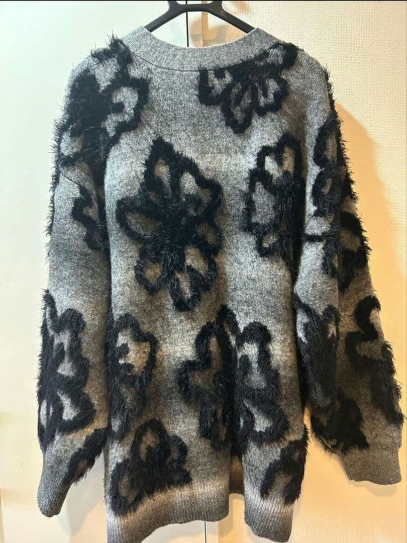 山田涼介着用 HARE シャギーカーディガン　フラワーモチーフ