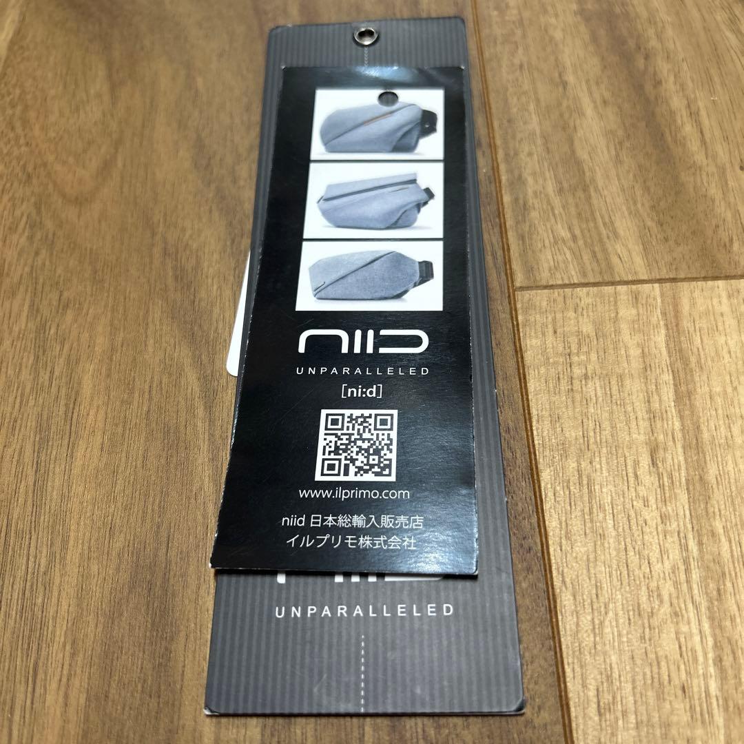 【niid】ブラック ボディバッグ スリムデザイン