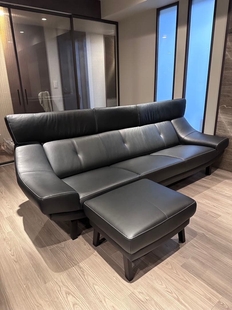【購入禁止‼️ひろ】カリモク　ブラックレザーソファ3人掛け　オットマン別売