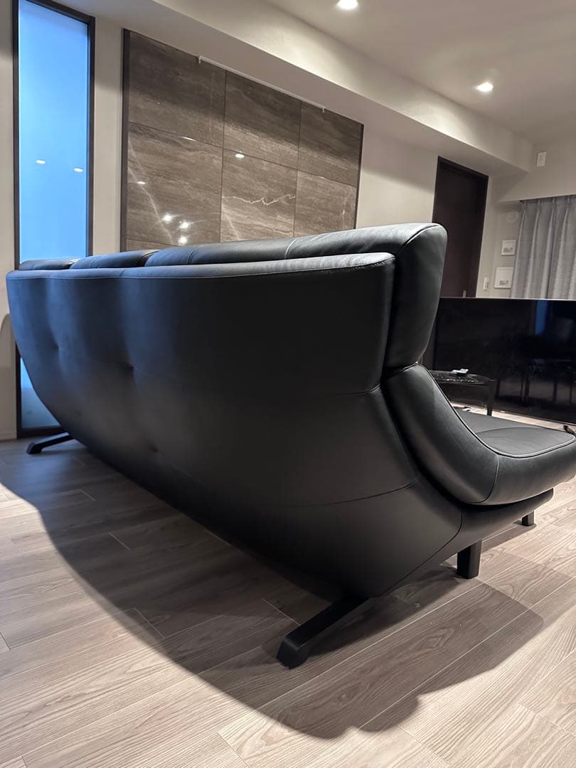 【購入禁止‼️ひろ】カリモク　ブラックレザーソファ3人掛け　オットマン別売