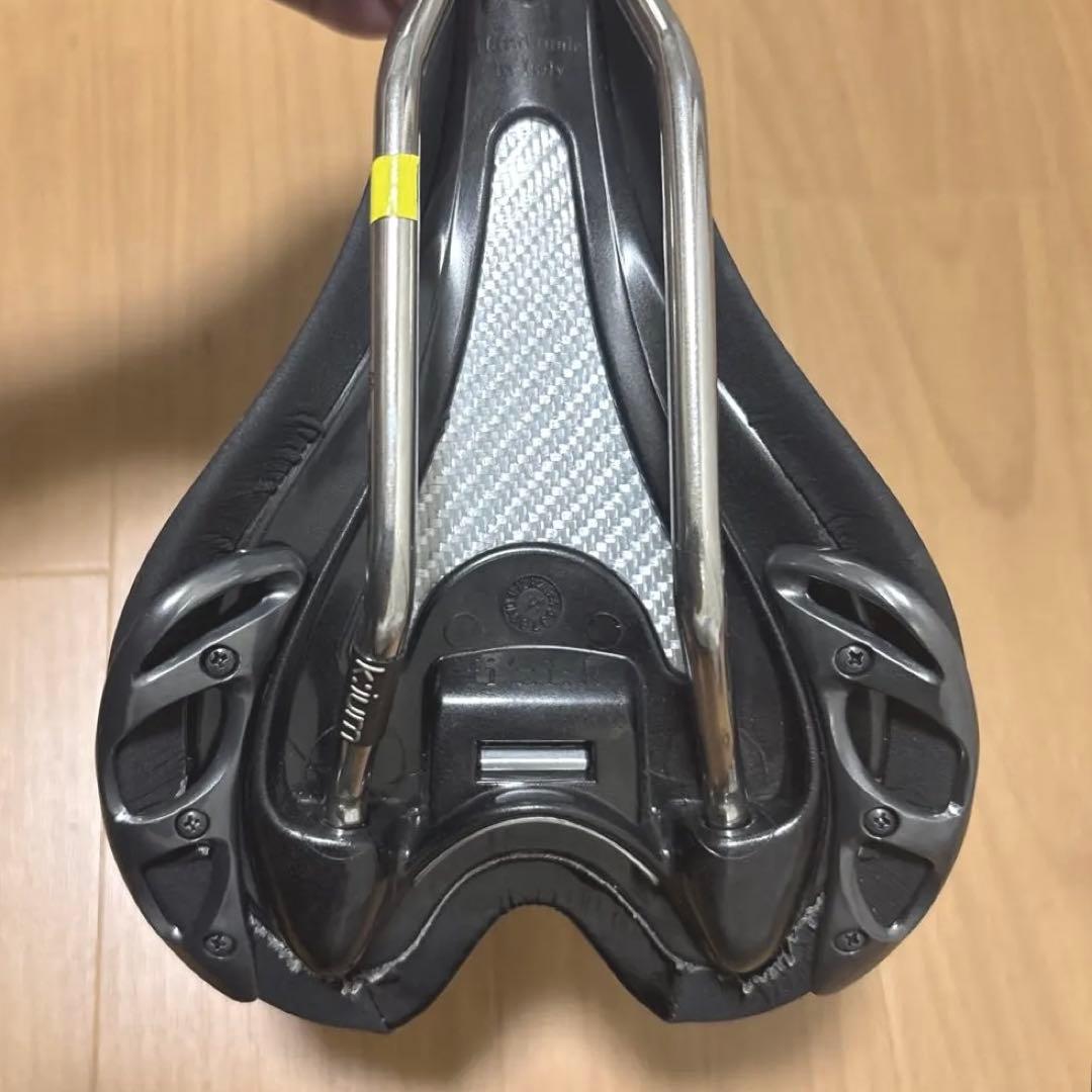 フィジーク ALIANTE K:ium レール サドル 黒