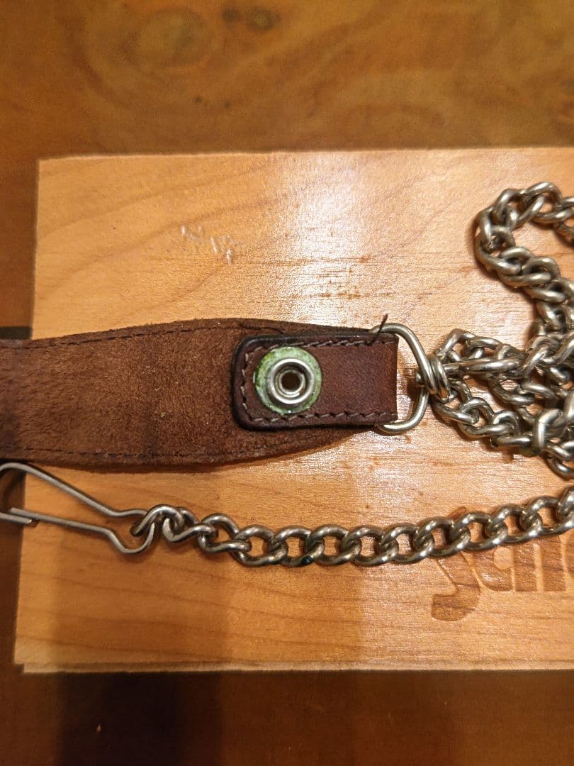 〈Schott〉ウォレットチェーン付き、 二つ折り財布 ダークブラウン