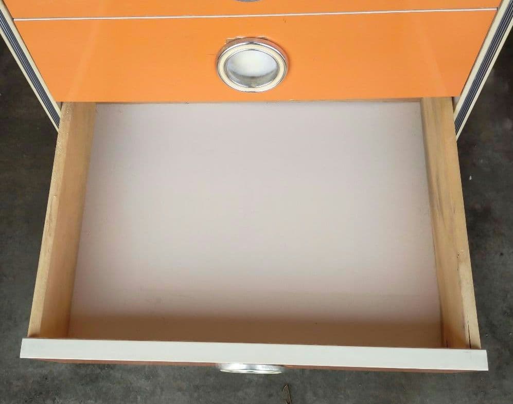 昭和 レトロポップオレンジ色 ガラス扉付き収納キャビネット