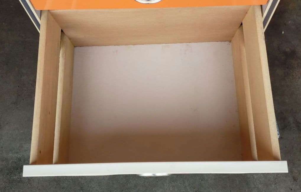 昭和 レトロポップオレンジ色 ガラス扉付き収納キャビネット