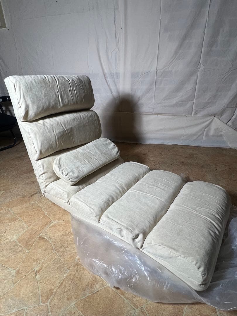 クリーム色 リクライニングソファ クッション付き