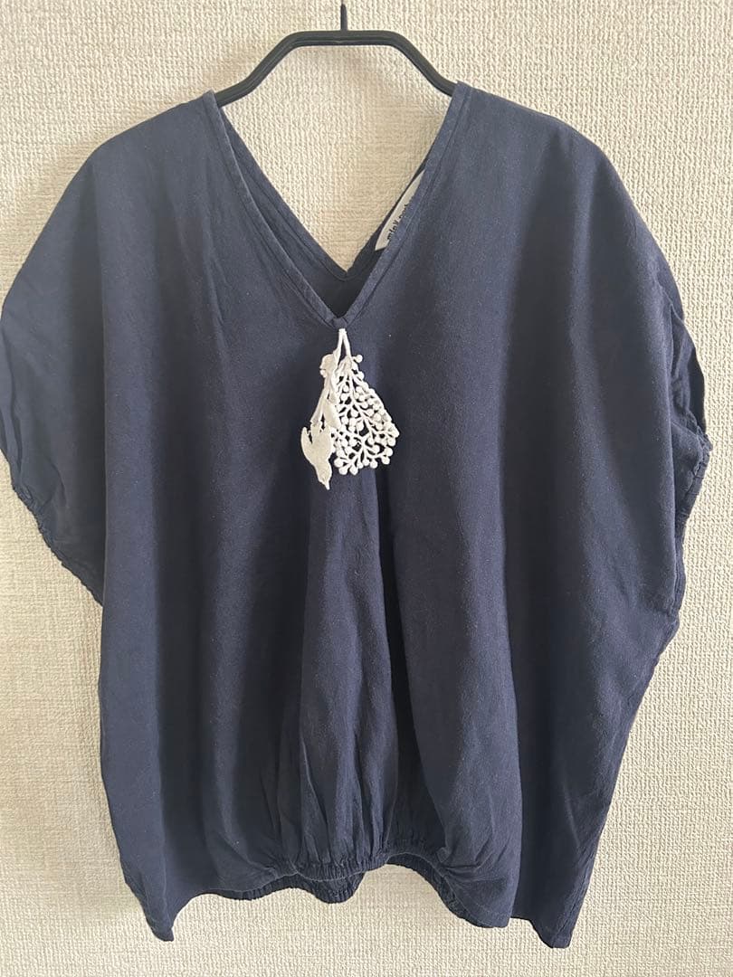 mini petchmen ネイビー Vネックシャツ