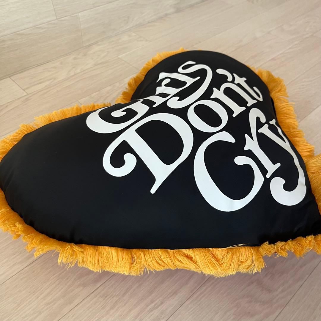 【極美品】 ヒューマンメイド×ガールズドントクライ コラボ ハート型 クッション