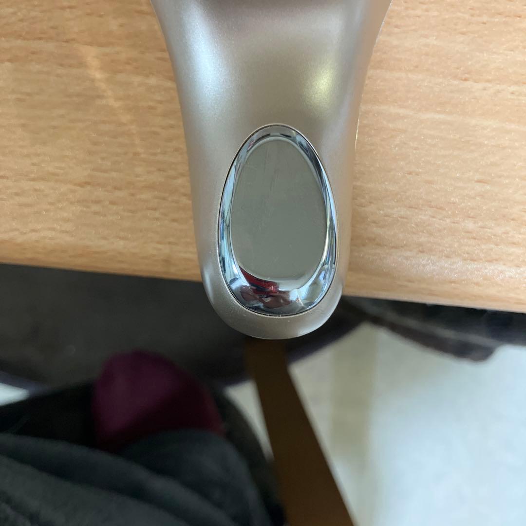 ECLAT ECL-02 美顔器 ゴールド　IKKOさんの美顔器