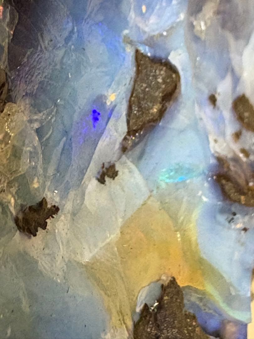 オーストラリア産　大きなボルダーオパール原石　約1976g パワーストーン置物