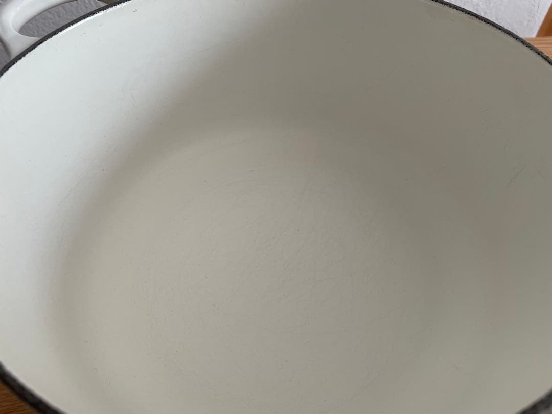 ルクルーゼ　LE CREUSET 22cm ココットロンド　ホワイト　スチーマー