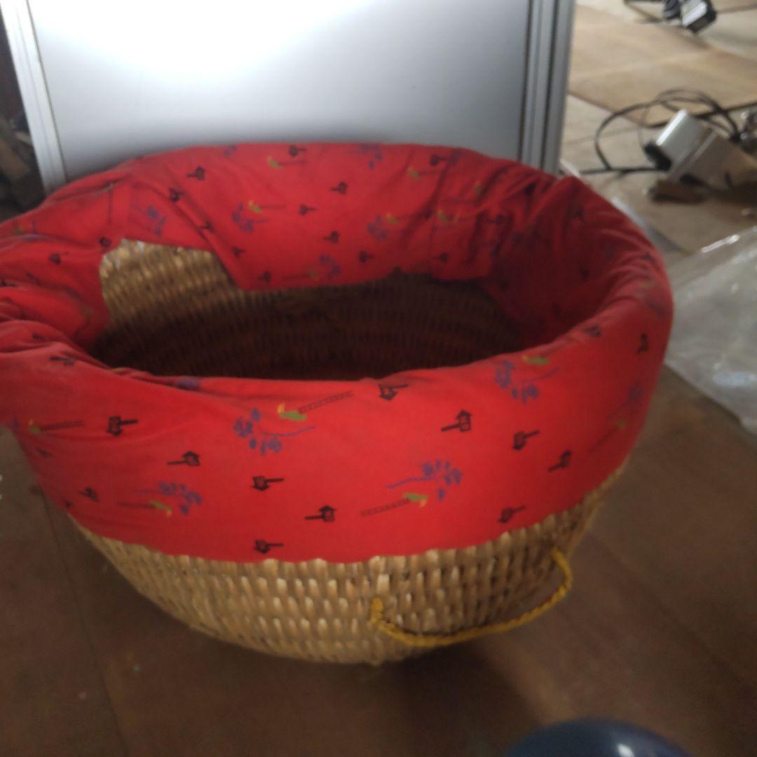 古民具　イジメ　　イズミ　赤ちゃん入れ　　揺籠