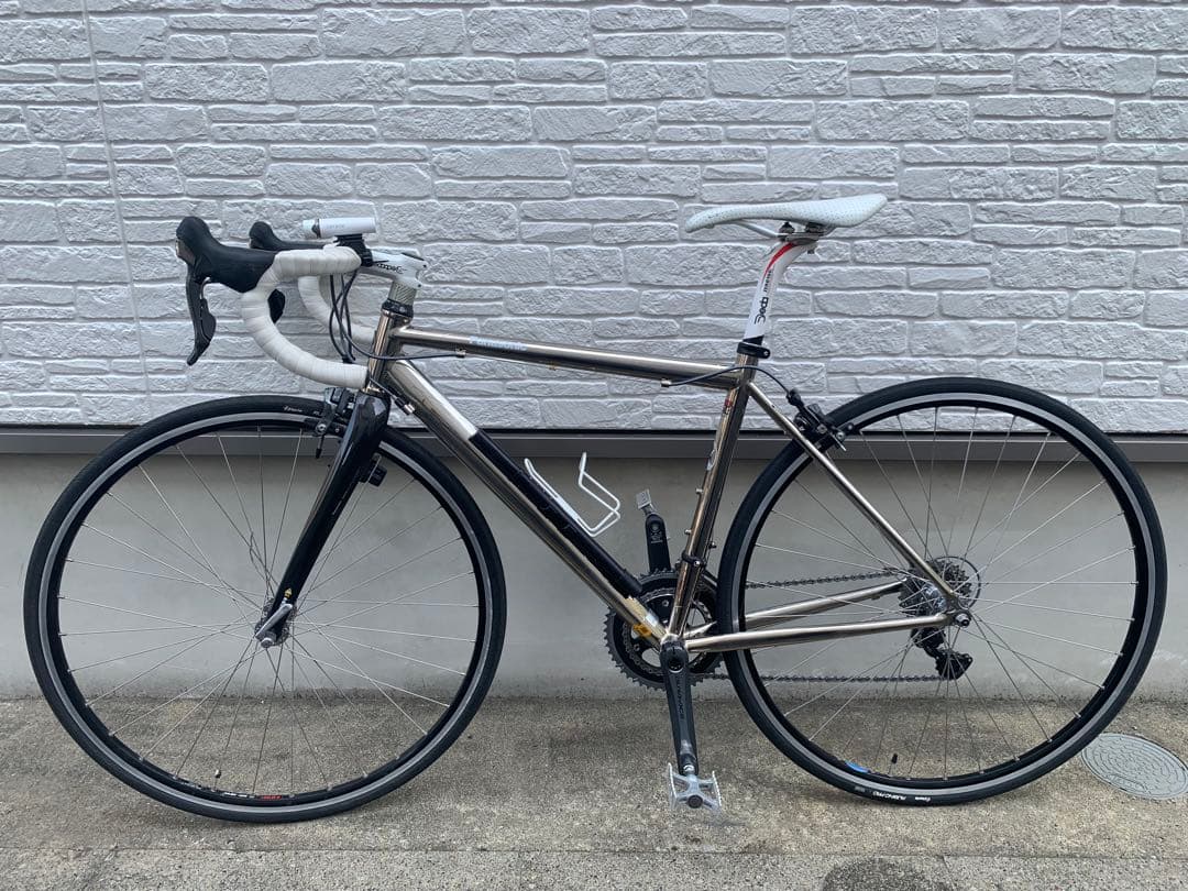 Panasonicチタンフレームのロードバイク、FRT05モデル