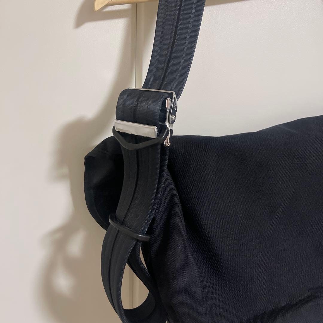 レジスタント　RESISTANT メッセンジャーバッグ