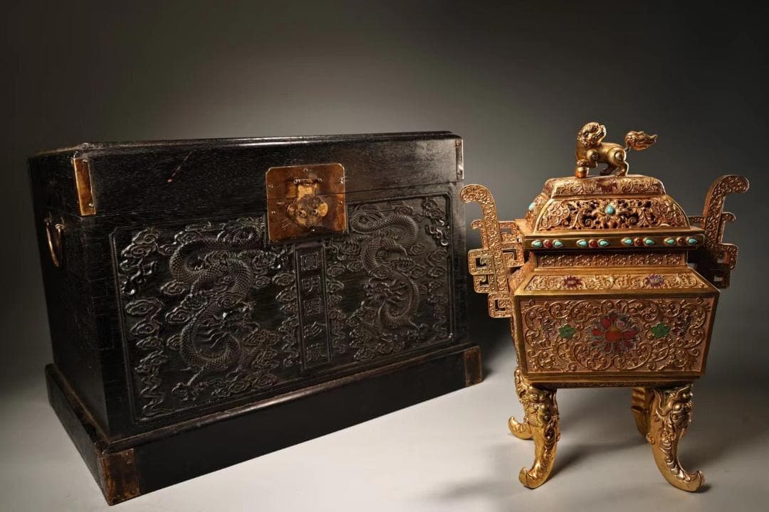 中国古美術・旧蔵鏨刻鎏金四角獅子蓋香炉・純銅细密彫・高浮彫・置物・瑞獣・木箱付き