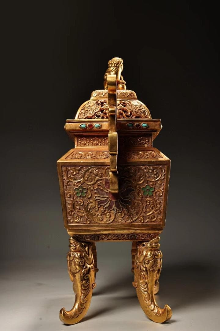 中国古美術・旧蔵鏨刻鎏金四角獅子蓋香炉・純銅细密彫・高浮彫・置物・瑞獣・木箱付き