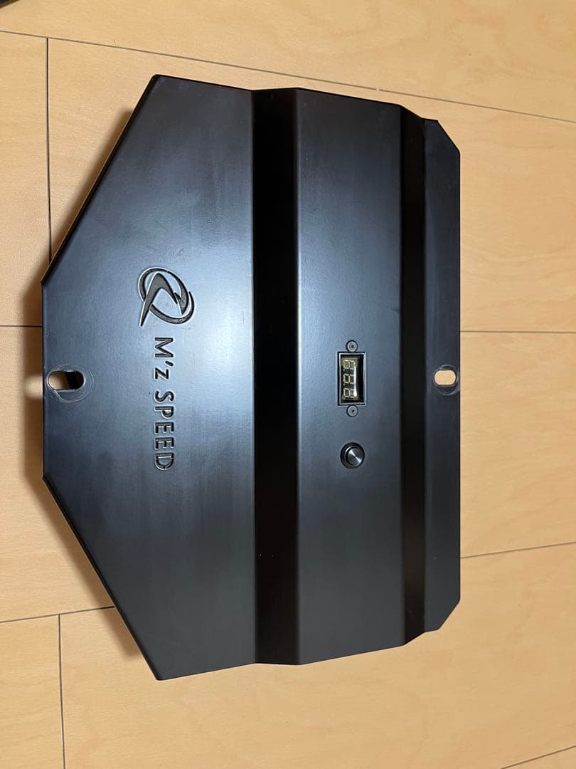 バッテリー　カバー　車両盗難防止　プラド