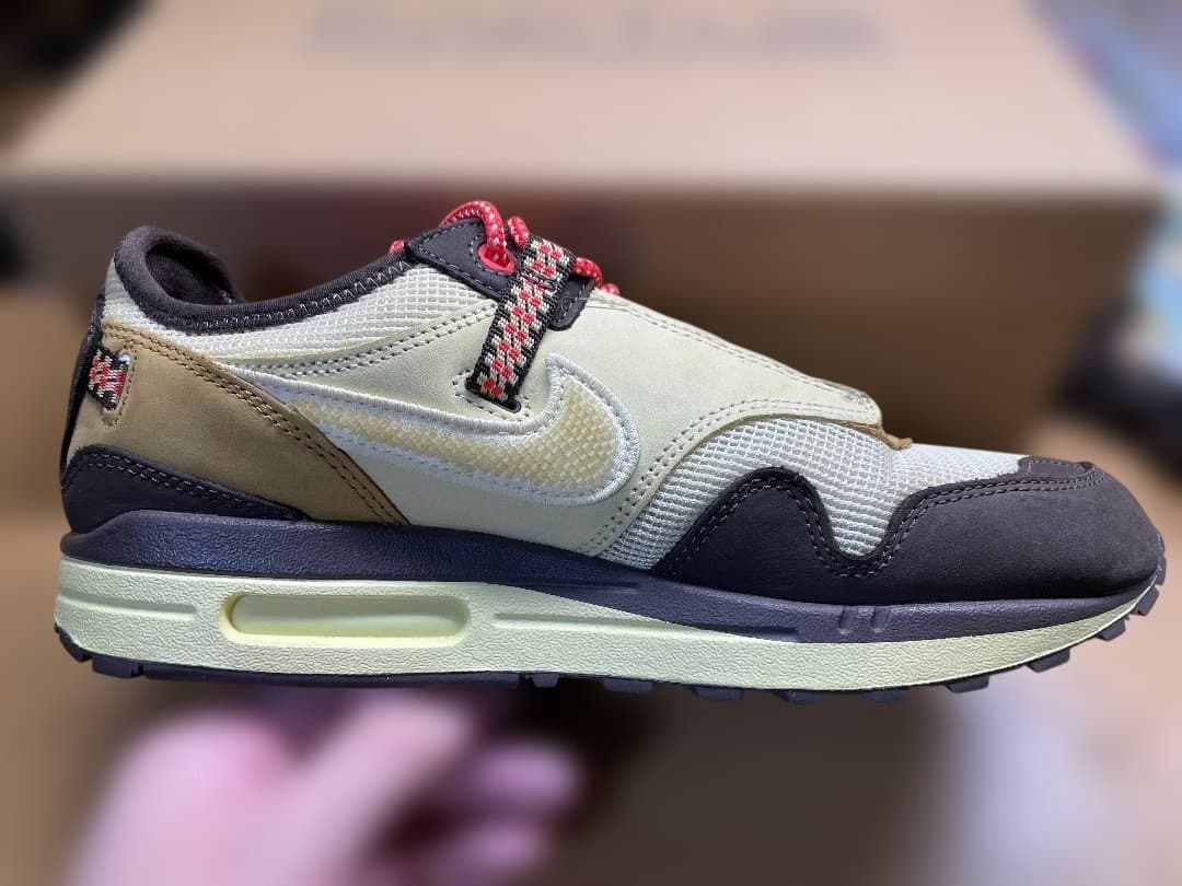 【セール中！】NIKE AIR MAX 1 / CJ トラヴィススコット