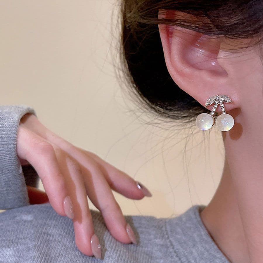 オパール風ビーズの両耳用ピアス