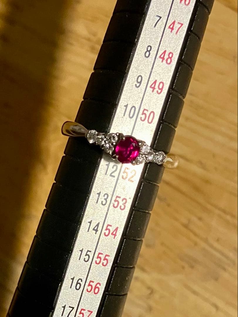 pt900＊深紅のルビー＆ダイヤリングです