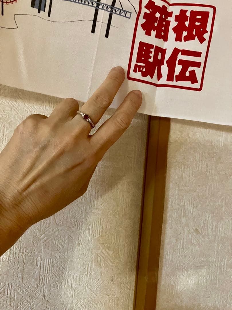 pt900＊深紅のルビー＆ダイヤリングです