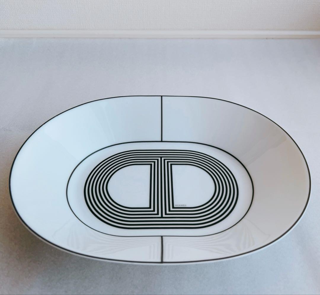 HERMES ラリー24 オーバルプレート　ホワイト/ ブラック